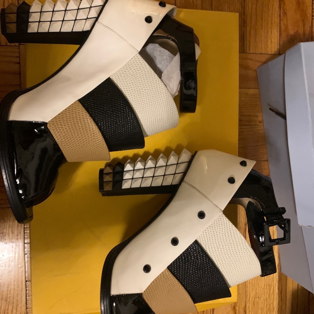 Fendi Peep toe booties